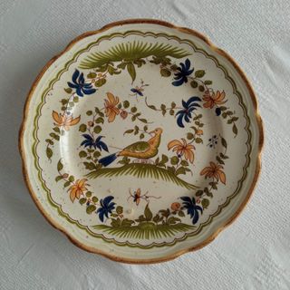 pareja de platos pintados a mano