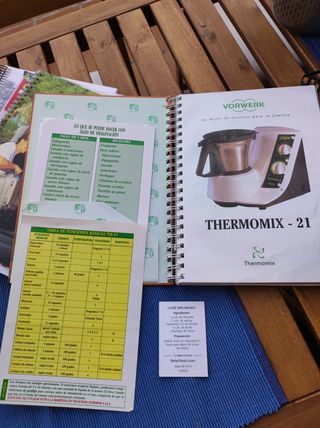 Thermomix TM-21. Sin el varoma ni la mariposa.