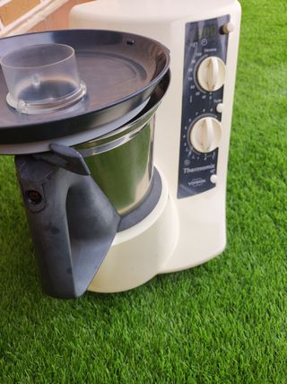 Thermomix TM-21. Sin el varoma ni la mariposa.