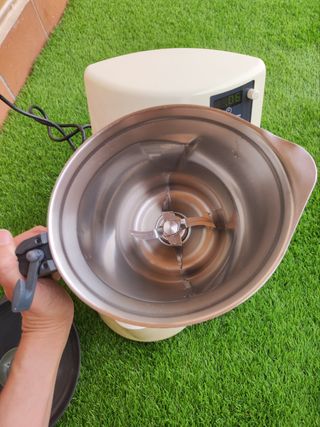 Thermomix TM-21. Sin el varoma ni la mariposa.