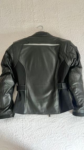 CHAQUETA DE MOTO DE CUERO DE MUJER 