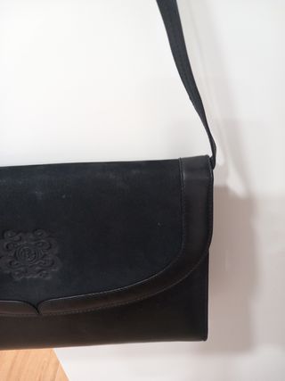 Bolso piel negro con ante