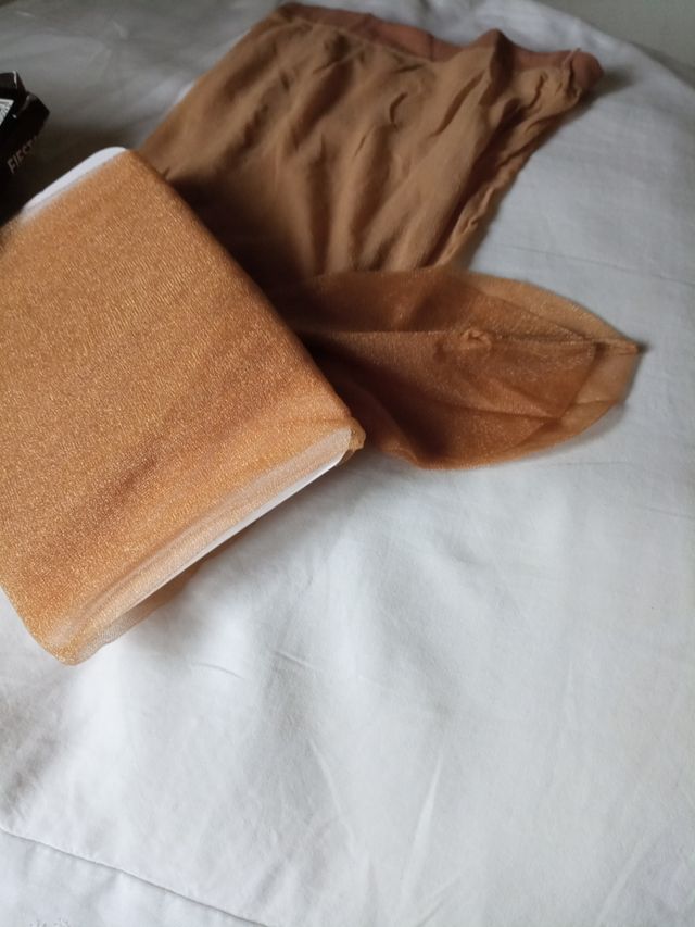 Medias de fiesta dorada con brillo