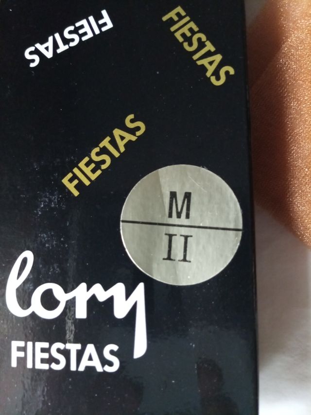 Medias de fiesta dorada con brillo