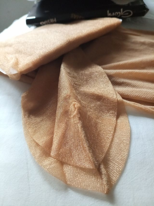 Medias de fiesta dorada con brillo