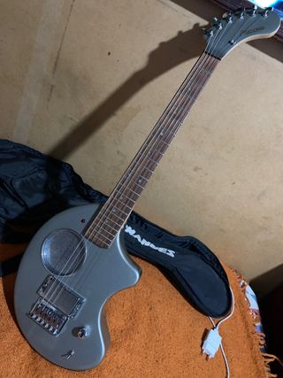 GUITARRA ELECTRICA  amplificada