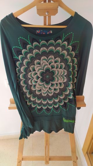 Camiseta de la firma Desigual. Talla M