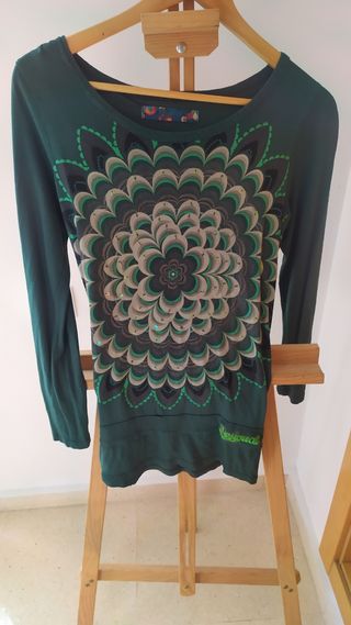 Camiseta de la firma Desigual. Talla M