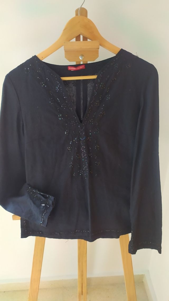 Camisa Lino negro con pequeños detalles lentejiela