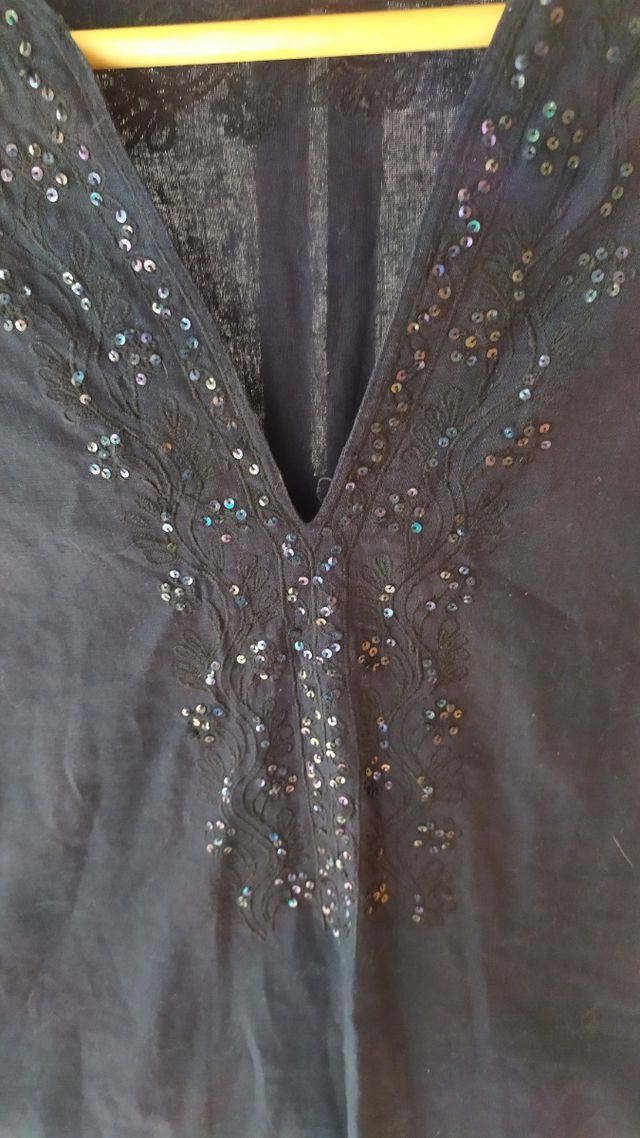 Camisa Lino negro con pequeños detalles lentejiela