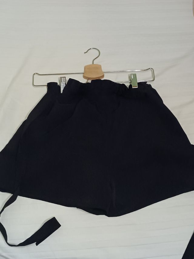 pantalón corto negro Stradivarius