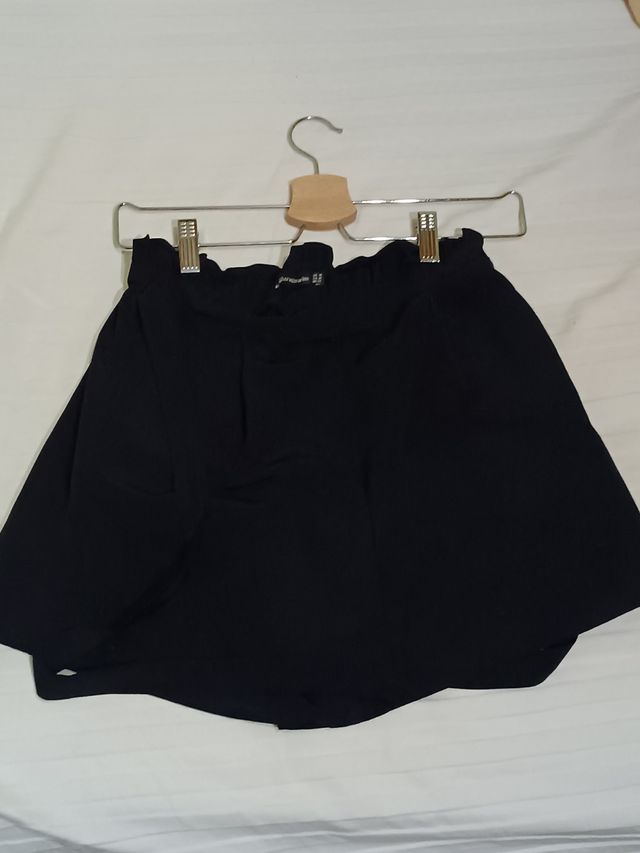 pantalón corto negro Stradivarius