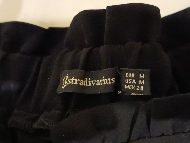 pantalón corto negro Stradivarius