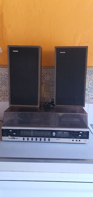 Tocadiscos con radio y cassette Philips