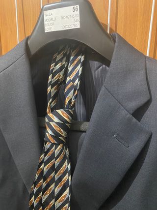 Traje y corbata de hombre