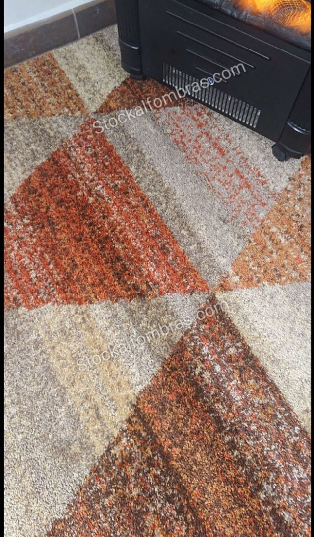 ALFOMBRA SALÓN CON DIBUJO TRIÁNGULOS 