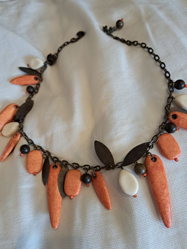 Gargantilla madera y metal