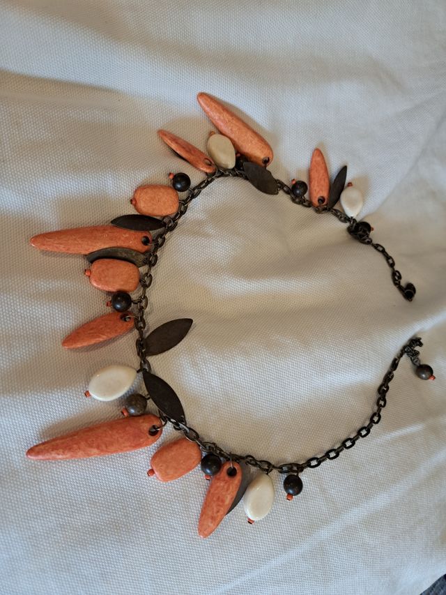 Gargantilla madera y metal