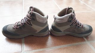 BOTAS DE MONTAÑA Y TREKKING IMPERMEABLES