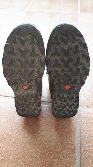 BOTAS DE MONTAÑA Y TREKKING IMPERMEABLES