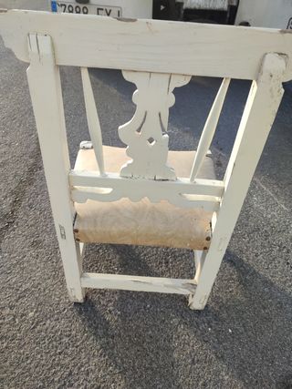 Silla pequeña vintage para restaurar
