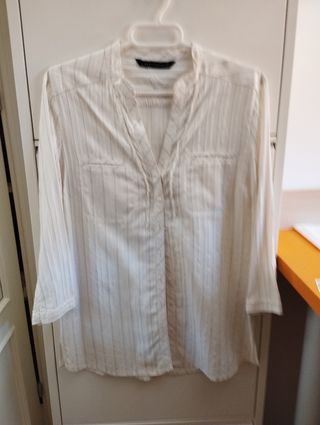 Camisa sedosa con rayita beige
