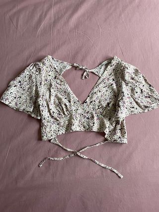 Top estampado con espalda abierta