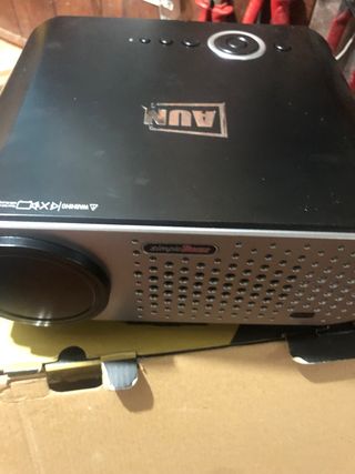 Proyector aún más pantalla