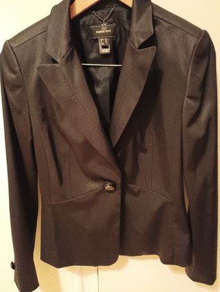traje de la marca mango en muy buenas condiciones 