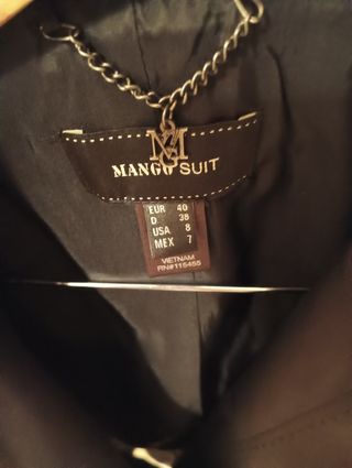 traje de la marca mango en muy buenas condiciones 