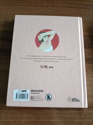 lote de 3 libros juveniles 15€.