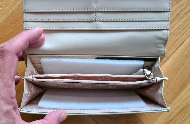 Cartera Monedero Guess. Nuevo. Blanco.