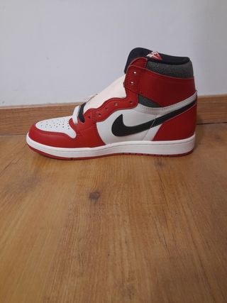Nike Air Jordan 1 Retro High OG Chicago Lost&Found