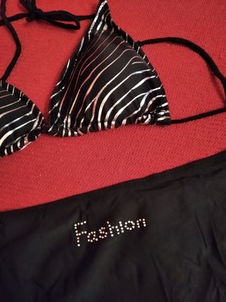Bikini negro y plata.