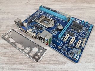 Placa GigaByte GA-H61M-DS2V (1155)