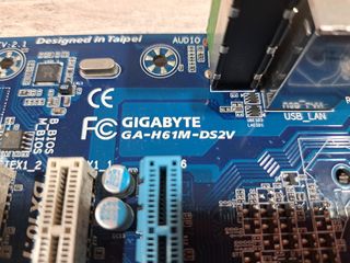 Placa GigaByte GA-H61M-DS2V (1155)
