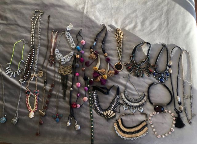 Lote 27 collares.