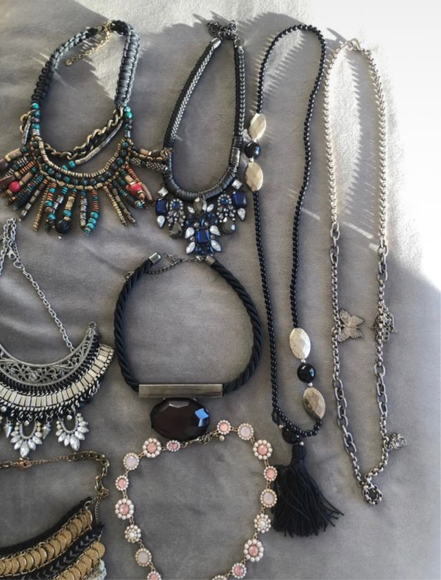 Lote 27 collares.