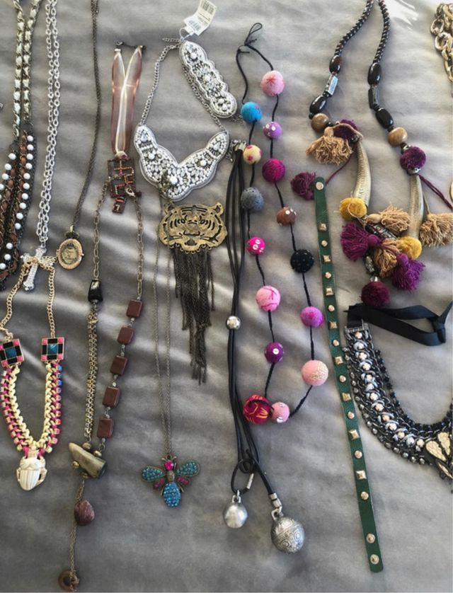 Lote 27 collares.