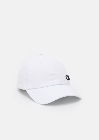Gorra Calvin Klein.