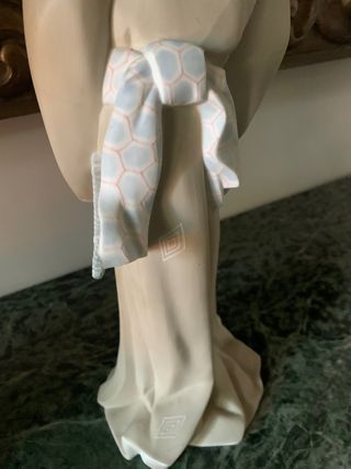 FIGURA ORIENTAL DE LLADRÓ