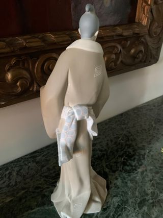 FIGURA ORIENTAL DE LLADRÓ