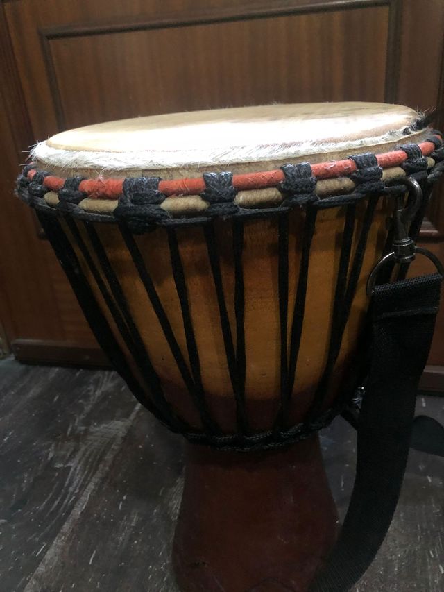 Tambor de madera maciza