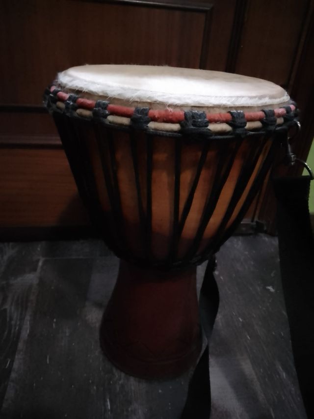 Tambor de madera maciza