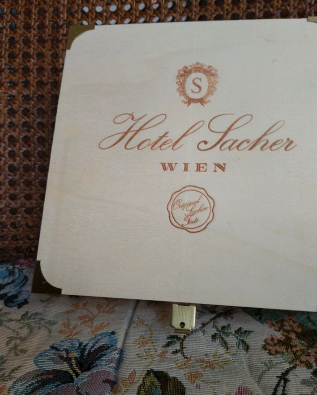 scatola hotel Sacher Wien 