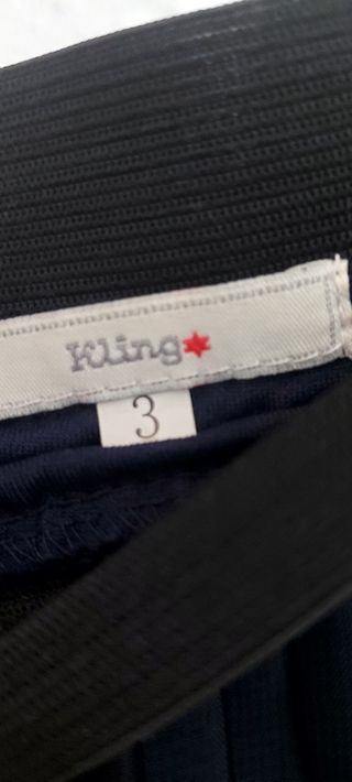 Falda plisada azul marino