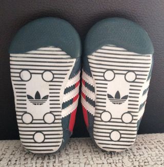 Zapatillas deportivas bebé Nike. Talla 18