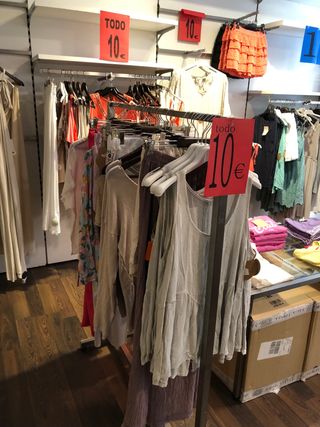 Mobiliario para tienda de Ropa