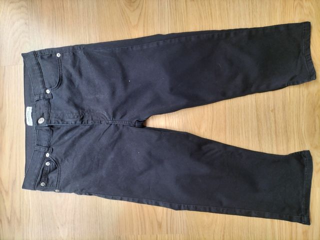 Pantalón negro pirata de Zara