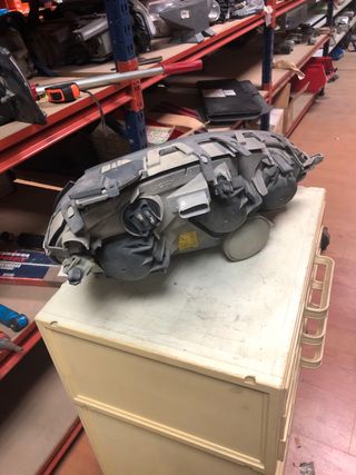 Faro delantero izquierdo Mercedes clase a 140